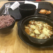 Thịt heo kim chi phô mai + cơm + free panchan(refill thoải mái)