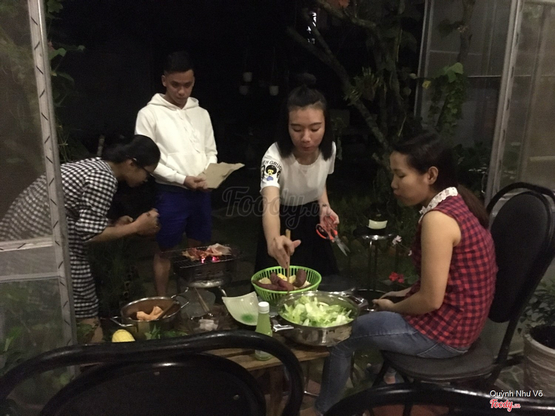 Tiệc BBQ ngoài trời