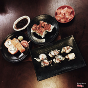 Sushi và sashimi. Đây là phần lẻ
