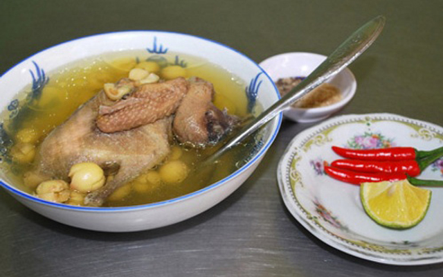 Where can I find a shop or store that sells bồ câu hầm hạt sen (pigeon stew with lotus seeds) in Hanoi, Vietnam?