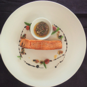 Món ăn đặc biệt trong tuần: Cá hồi nướng với sốt trộn  kiểu Pháp. 