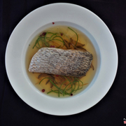 Món ăn đặc biệt trong tuần: Cá chần vs nước dùng và rau củ cắt sợi. 