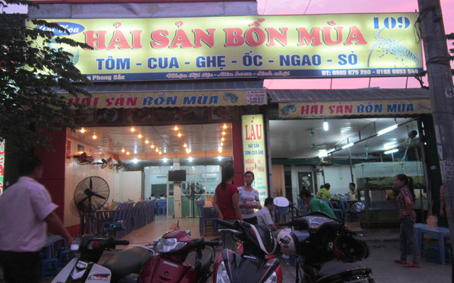 What are some popular seafood dishes made using hải sản 4 mùa in Vietnam?