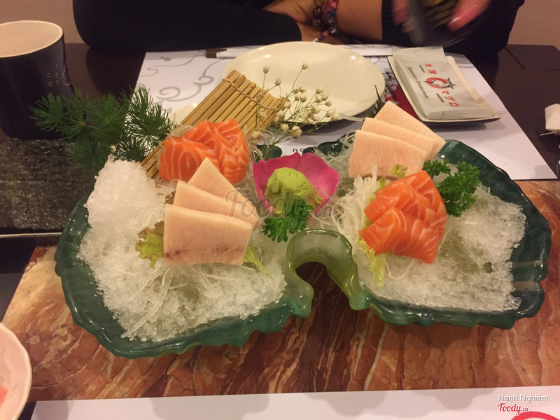 Sashimi cá hồi và cá kiếm