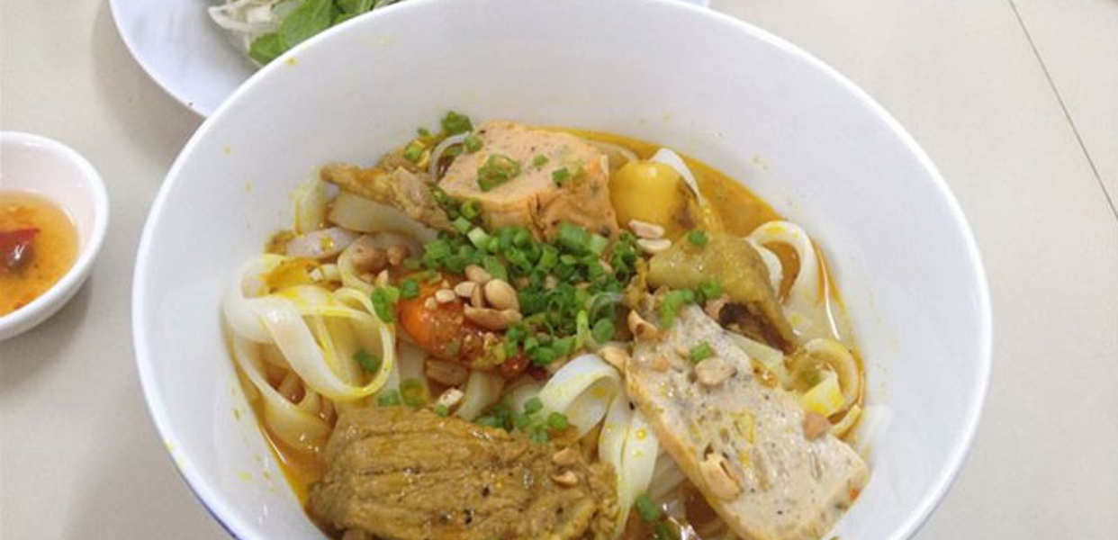Mì Quảng - một trong những món ăn đặc trưng của miền Trung Việt Nam. Hãy xem hình ảnh để khám phá một món ăn thơm ngon, hấp dẫn và độc đáo.