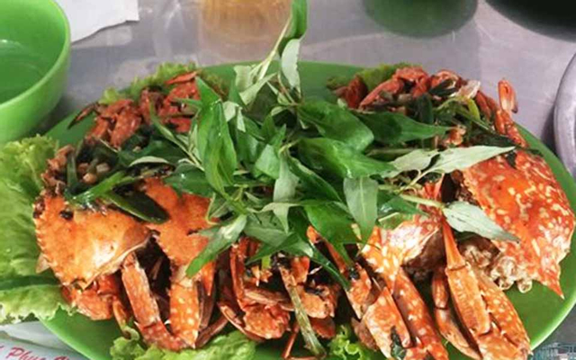 Các món ăn thường có trong thực đơn của Hải sản Làng Chài Minh Khai?
