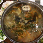 Ăn tối: Lẩu cá sa tế