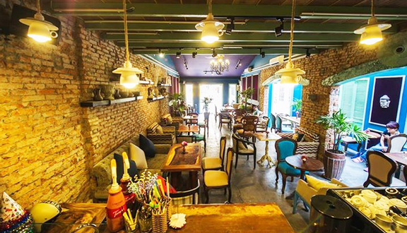 Petit Four Cafe - Nguyễn Thị Minh Khai