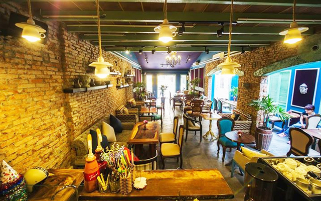 Petit Four Cafe - Nguyễn Thị Minh Khai