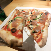 Pizza xúc xích giá 179k