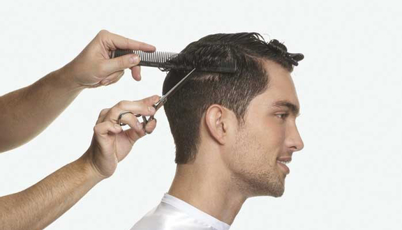 Bạn muốn thay đổi phong cách tóc của mình như Nguyễn Văn Trỗi? Đến với tiệm cắt tóc nam Thanh Xuân của chúng tôi, bạn sẽ được các thợ tóc tư vấn và cắt tóc chuyên nghiệp. Chắc chắn bạn sẽ hài lòng với kết quả.