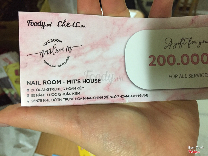 Nail room Mit\'s House Quang Trung là nơi bạn có thể tìm thấy những người thợ nail tuyệt vời nhất! Tại đây, chúng tôi không chỉ sở hữu một không gian làm việc chuyên nghiệp, mà còn mang tới cho khách hàng những trải nghiệm làm nails đáng nhớ với những màu sắc và hoa văn độc đáo.