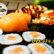 Tên: Set Salmon Lovers 
Giá: 89K
Gồm:
2p NG cá hồi tươi
2p NG cá hồi nướng
2p GK cá hồi tươi
4p Maki cá hồi tươi
#Trạmsushi #Menu #Set #Sushi 