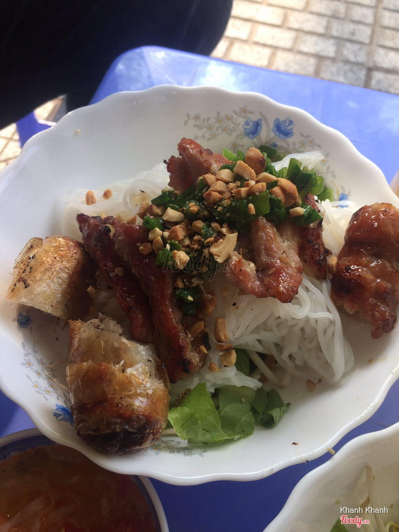 Bún thịt nướng