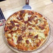 Pizza sốt cà chua tươi, thịt gà, thịt bò, nấm, cheese mozza