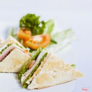 Sandwich cá ngừ