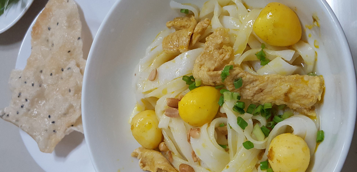 Mì Quảng 3 Anh Em là món ăn đặc trưng của miền Trung Việt Nam. Với hương vị đúng chất ẩm thực Việt Nam, món ăn này hứa hẹn sẽ khiến bạn hài lòng từ dòng bột đặc trưng và các nguyên liệu hấp dẫn. Hãy xem hình ảnh để cảm nhận vẻ đẹp của Mì Quảng 3 Anh Em.