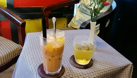 Bonjour Cafe & Milk Tea