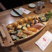 thuyền sushi