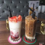 Yogurt dâu tây + cafe sữa đá Sài Gòn