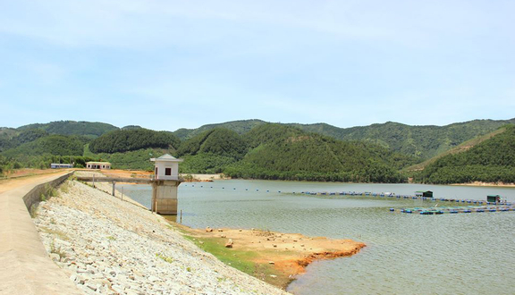 Hồ Khe Ngang