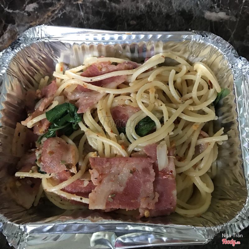 Mì Ý cay với thịt xông khói