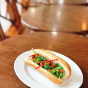 Bánh mì thịt nướng