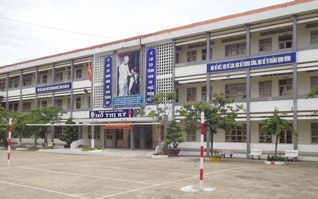 Trường THPT Hồ Thị Kỷ
