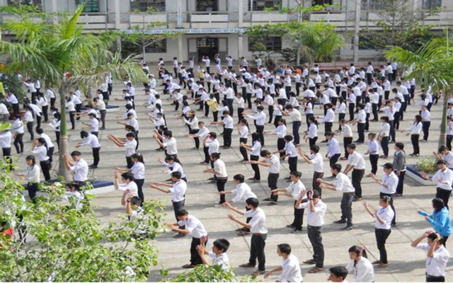 Trường THPT Phú Hưng