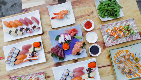 Holic Sushi là địa điểm tuyệt vời cho những tín đồ sushi. Với không gian sang trọng và chi tiết, bạn sẽ được thưởng thức những miếng sushi thơm ngon nhất tại Quận Tây Hồ, Hà Nội. Hãy tới đây và thưởng thức những miếng sushi tuyệt vời.