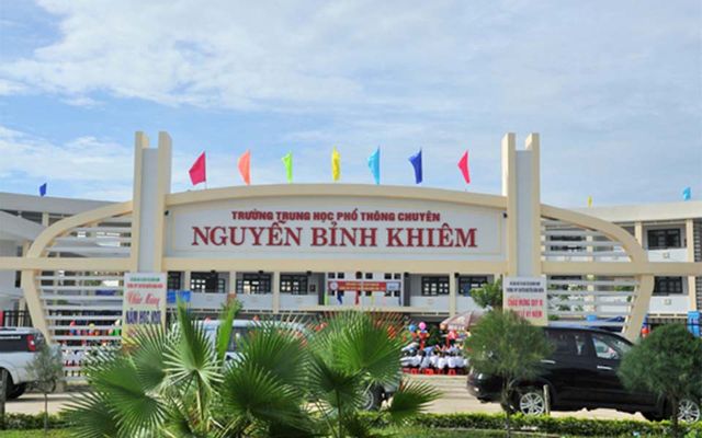 Trường THPT Chuyên Nguyễn Bỉnh Khiêm