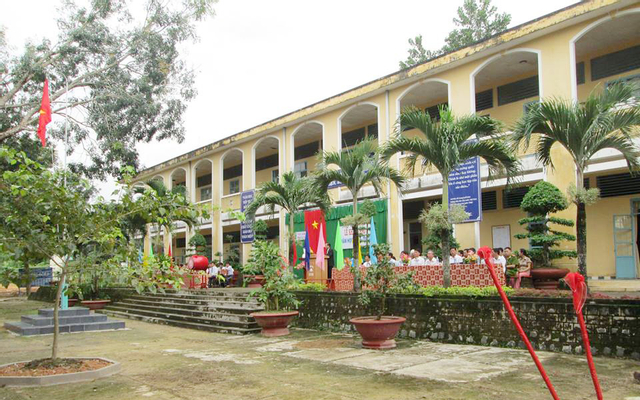 Trường THPT Cát Tiên