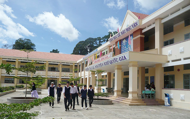 Trường THPT Hùng Vương