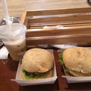 Burger GoodMen- Vị Bò Truyền Thồng & Phô mai
