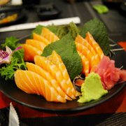 sashimi cá hồi,thịt tươi và béo