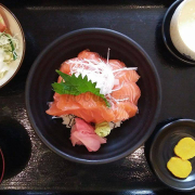 cơm sashimi cá hồi