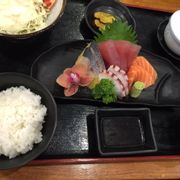 Sashimi lunch set 180k , ngon rẻ