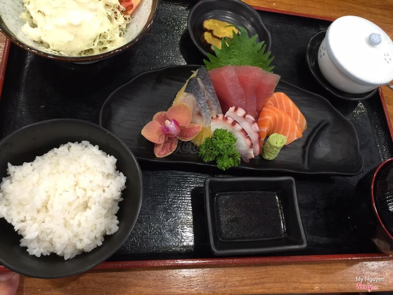 Sashimi lunch set 180k , ngon rẻ