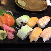 Sushi trong set lẩu