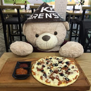 Combo e gấu Teddy béo ú và pizza Peperoni 
