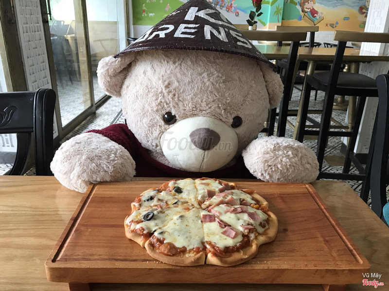 Pizza nửa Peperoni, nửa Hawaii khá ngon