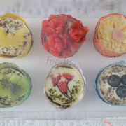 Hộp 6 bánh Cupcake gồm 6 mùi vị 280.000đ/hộp :Kiwi vàng Kiwi xanh Dâu tây đỏ Việt quất Hoa anh đào Nhật Hạnh nhân © The Sen F&D Bakery