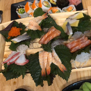 Mỗi tội sashimi k tương lắm nhưng giá ổn nên cảm thấy hài lòng