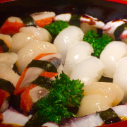 Sushi cá hồi, cá ngừ, bạch tuột và sò điệp trong 1 set