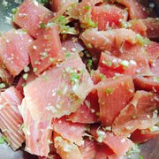 Cá Ngừ Đại Dương Phi Lê - Thịt đỏ giống như thịt bò, hương vị của cá biển, ăn dai dai như thịt gà...rất giàu chất dinh dưỡng. Cá ngừ đại dương là loại cá chuyên xuất khẩu đi Nhật Bản để chế biến các món Sushi