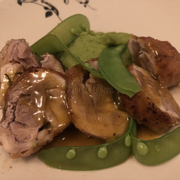 Roasted chicken with pea puree (gà nướng)