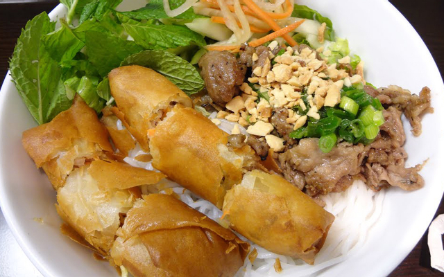 Bún Thịt Xào & Chả Giò - Nguyễn Trãi