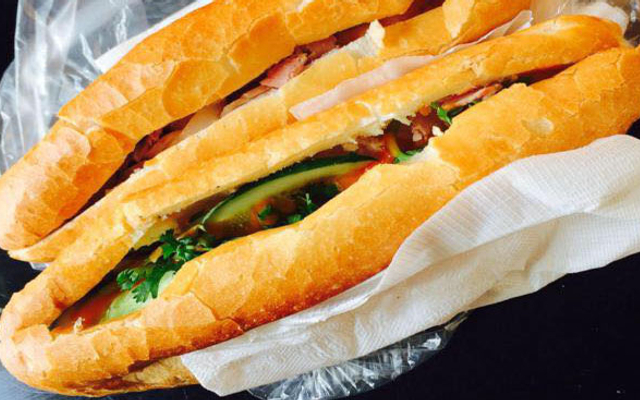 Bánh Mì Áp Chảo & Thịt Xiên - Triệu Việt Vương