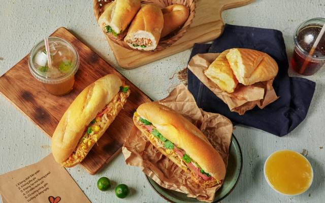 Bánh Mì Vợ Ong Vàng - Tôn Thất Tùng