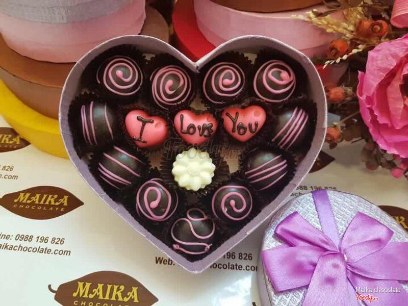 Maika Chocolate là một trong những thương hiệu chocolate nổi tiếng tại Việt Nam, sản phẩm của họ mang đến sự hoàn hảo trong hương vị và chất lượng. Xem hình ảnh liên quan để thưởng thức những viên chocolate tuyệt vời này.
